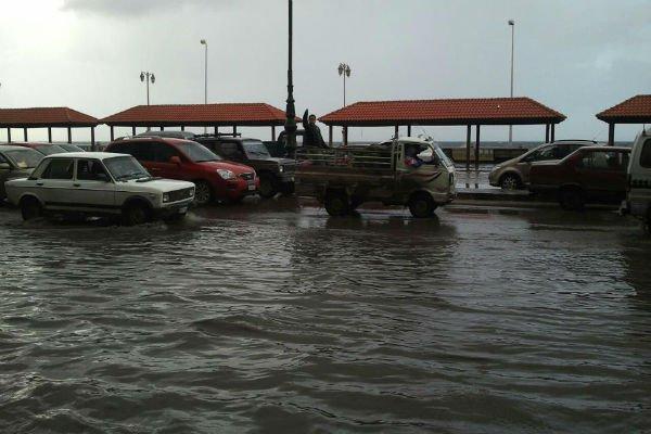 بالصور والتعليقات الساخرة.. تدشين هاشتاج “إسكندرية بتغرق”