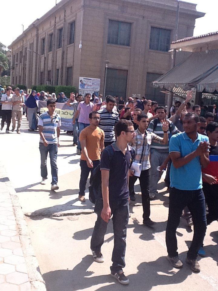 مسيرة لطلاب آثار القاهرة تطالب بإقالة العميد