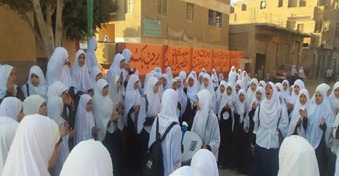 مسيرة لطالبات المنصورية في الجيزة عقب انتهاء اليوم الدراسي