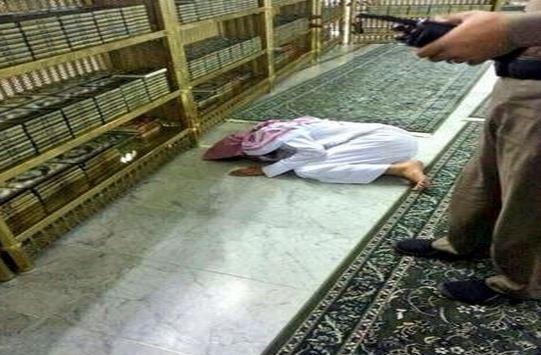 صور| وفاة رجل وهو ساجد بالحرم النبوي اليوم