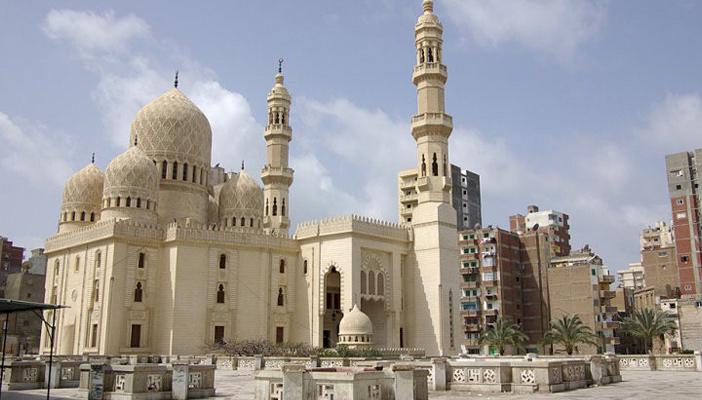 “آثار الإسكندرية”: المساجد التاريخية تعاني “رشح” المياه بسبب الأمطار