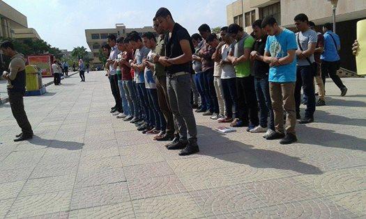 طلاب حلوان يؤدون صلاة الغائب على شهداء سيناء