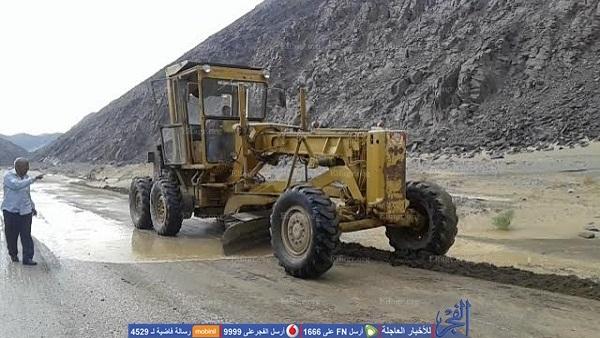 النقل تدفع بـ 16 فرقة صيانة لإنقاذ الطرق من السيول والأمطار