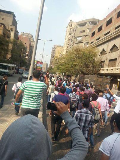 مسيرة لطلاب جامعة القاهرة تطالب بإسقاط حكم العسكر