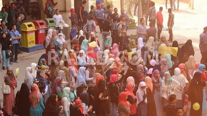 صور| “صوت الطلبة طالع طالع”.. هتاف جامعة حلوان