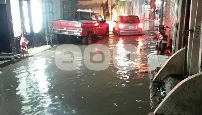 بالصور.. أمطار غزيرة تسقط على مدن دمياط