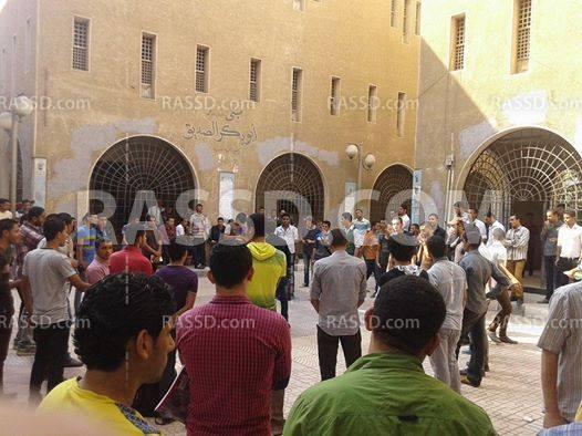 وقفة لطلاب أزهر تفهنا الأشراف رفضًا لحكم العسكر