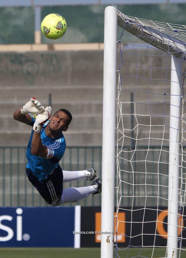 خطأ كوميدي لحارس المقاصة يهدي الطلائع هدفًا