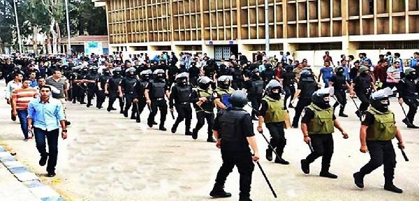 الأمن الإداري يعتدي على طالبين داخل حرم جامعة المنصورة