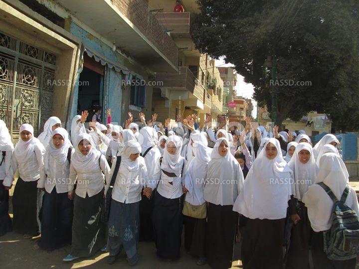 مسيرة حاشدة لطالبات المنصورية تطالب بإنهاء الحكم العسكري