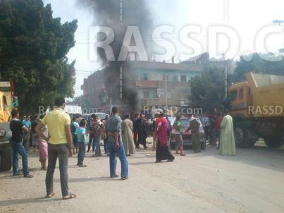 أهالي ميت رهينة بالجيزة يقطعون طريق المتحف