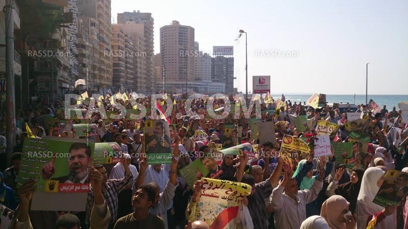 الشرطة والجيش يطلقون الغاز والخرطوش على متظاهري الأسكندرية