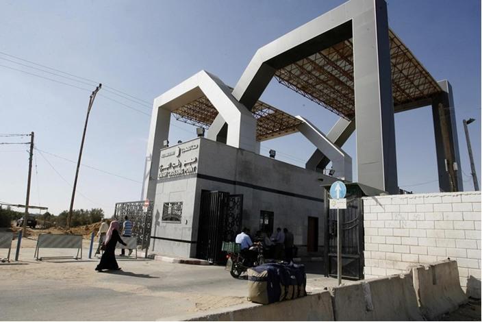 الكيان الصهيوني يغلق معبريّ غزة غدًا