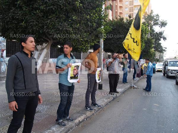 سلسلة بشرية لطلاب التربية ببورسعيد لرفض الانقلاب
