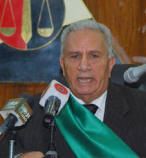 وكيل نقابة المحامين: الرئيس مرسي سيحاكم بسرعة لإسقاط شرعيته