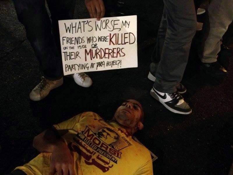 الجالية المصرية تتظاهر بلندن احتجاجا على محاكمة الرئيس مرسي