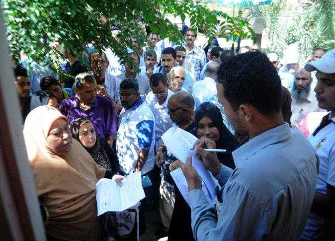 طوابير وإجهاد وتعب بـ”قنا” لإنهاء إجراءات عقار “سوفالدي”