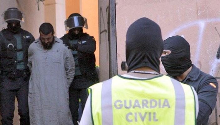 إسبانيا تعتقل 3 مغاربة بتهمة الانضمام لـ”تنظيم الدولة”