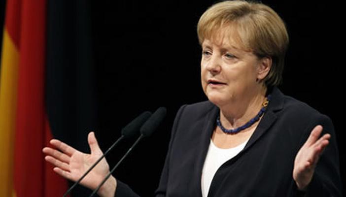 ميركل تُطالب أوروبا بتقاسم أعباء استقبال اللاجئين مع تركيا