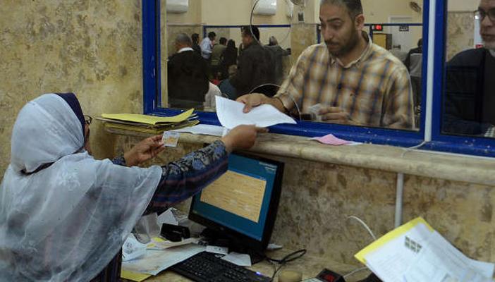 8 مقولات اعتاد المصريون سماعها من الموظفين.. أبرزها: فوت علينا بكرة