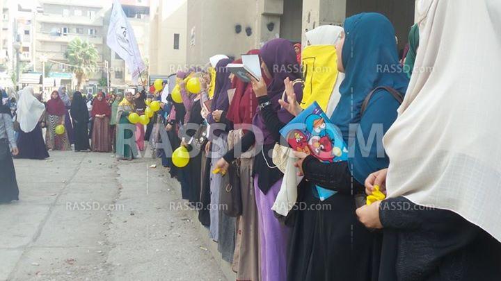 مسيرة بالبالونات الصفراء في كلية الدراسات الإسلامية بالمنصورة