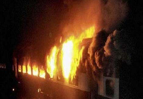 عاجل| 5 قتلى في انفجار بقطار منوف