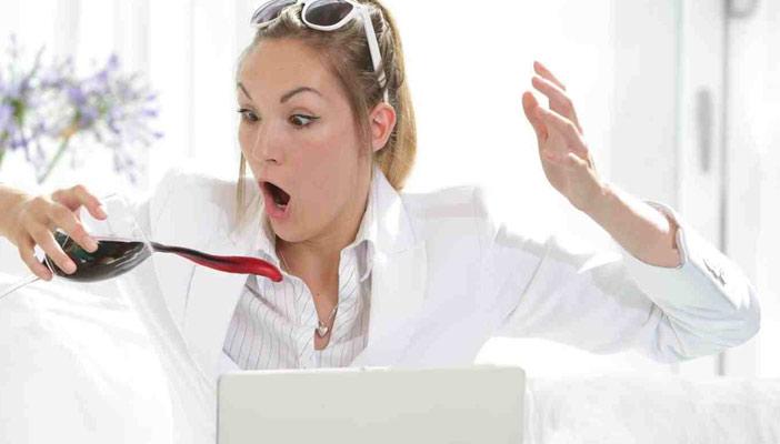 5 وصفات للبقع العنيدة في الملابس دون عناء