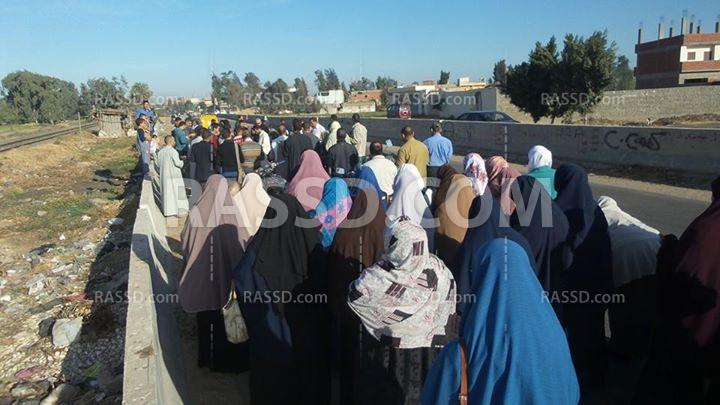 سلسلة بشرية صباحية بكفر صقر تنديدًا بسوء أحوال الاقتصادية