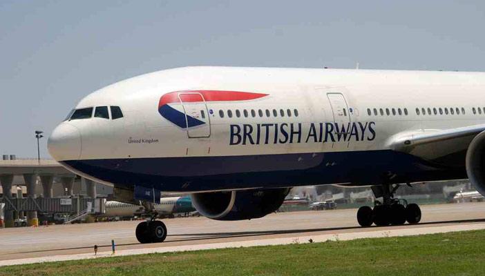 “ديلي ميل”: نجاة طائرة بريطانية بمعجزة من قصف صاروخي في سيناء