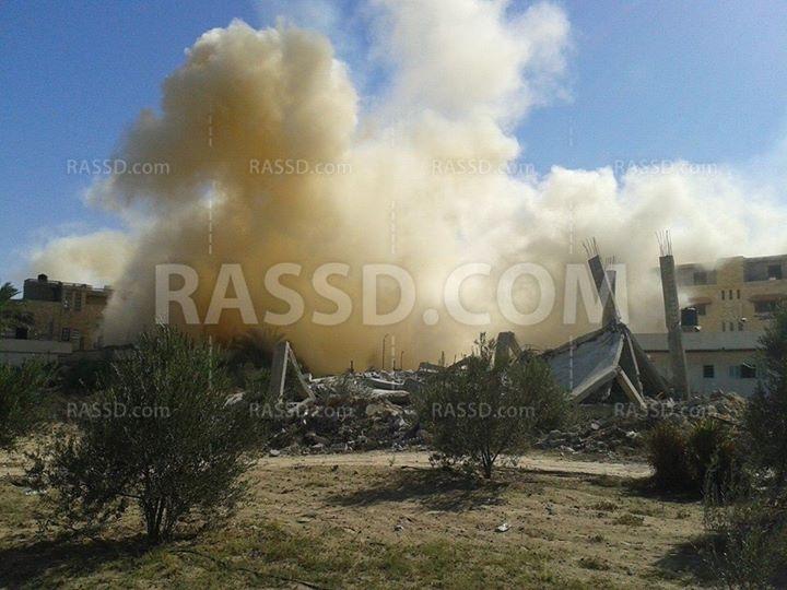 قوات الجيش تمنع أهالي رفح من أداء صلاة الجمعة وسط تفجير المنازل