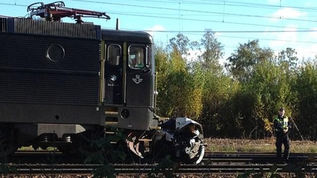 إصابة 9 اشخاص في تصادم  سيارة بقطار بالعامرية