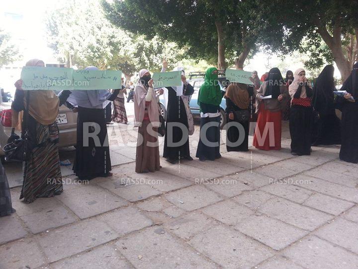 أمن الانقلاب يقتحم جامعة الأزهر بأسيوط عقب مسيرة للطالبات