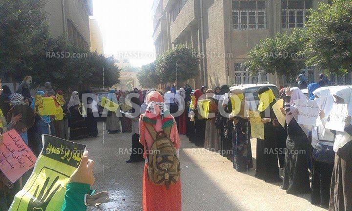 وقفة لطالبات الأزهر بتفهنا الأشراف للإفراج عن المعتقلات