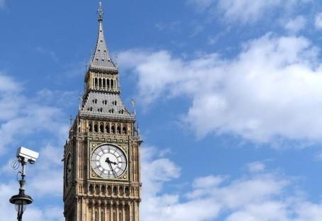 إنجلترا تعد قانون تجسس يجبر الشركات على إزالة التشفير الإلكتروني