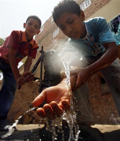 إصابة عشرة أشخاص بالتيفود في الشرقية