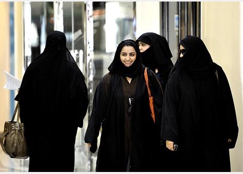 10 آلاف سعودية يمارسن أعمالهن من المنزل