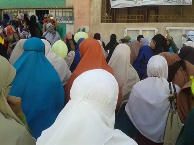 تظاهرة لطالبات أزهر كفر الشيخ رفضًا لحكم العسكر