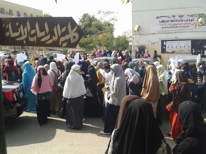 قوات أمن الانقلاب تعتدي على طالبات جامعة الأزهر في مدينة نصر