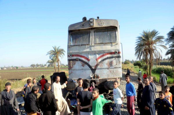 خروج إحدى عربات قطار أسيوط عن القضبان