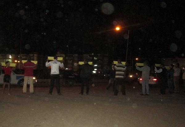 سلسلة بشرية في بورسعيد احتفالًا بخروج معتقلة