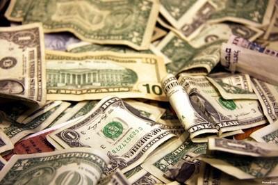 اقتصاديون يطالبون بإنهاء الأزمة لإنقاذ مصر من “التضخم”