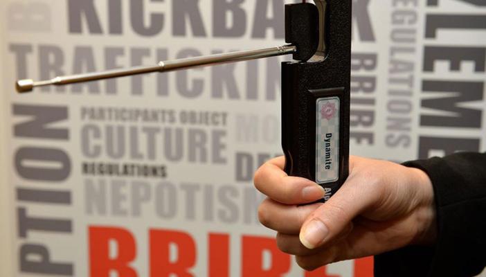 الإندبندنت: أمن شرم الشيخ يستخدم أجهزة غير حقيقية للكشف عن المتفجرات