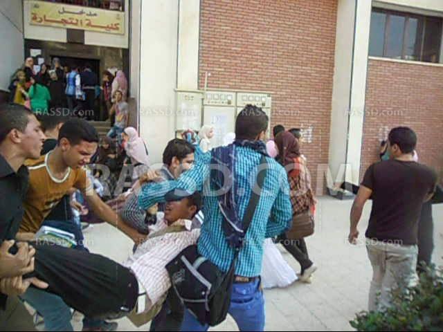 بالصور..إصابات طلاب جامعة أسيوط بقنابل الداخلية