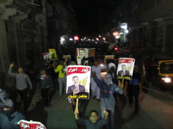 صور| أهالي “حوش عيسي” يتظّاهرون تنديدًا بجرائم العسكر