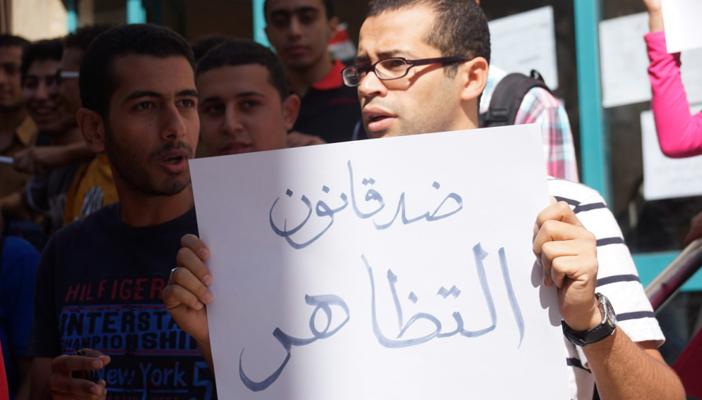 برلماني من سوهاج يطالب بتغليظ عقوبة التظاهر لتصل إلى “المؤبد”