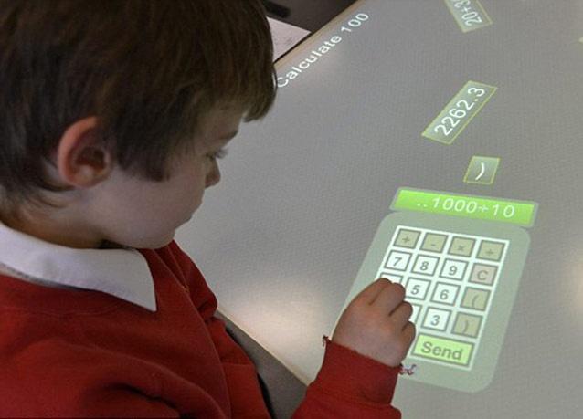 التايمز: المهاجرون يتفوقون على سكان بريطانيا في الدراسة