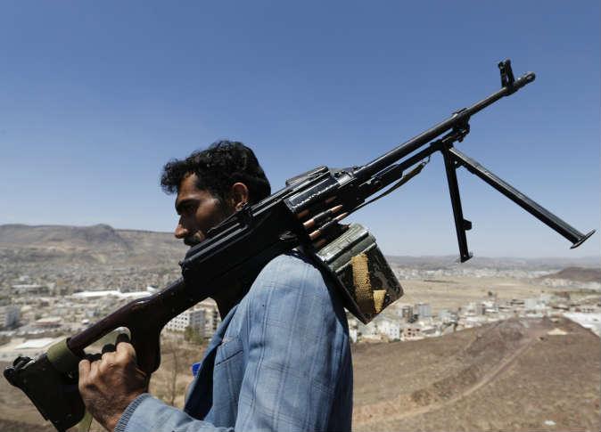 مسلحون قبليون يفجرون دبابتين للحوثيين