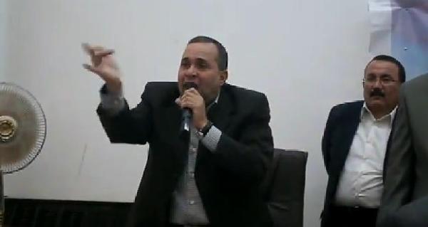 فيديو| إشارات بذيئة من “محافظ الإسماعيلية” للمواطنين