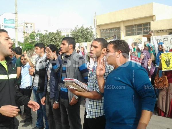 طلاب جامعة السادات ينظمون مظاهرة ضد الانقلاب