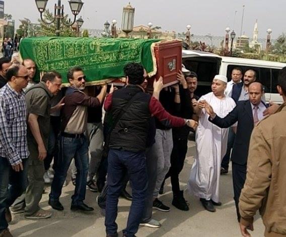 تشييع جثمان الفنان محمود عبدالعزيز من مسجد الشرطة  بـ 6 أكتوبر